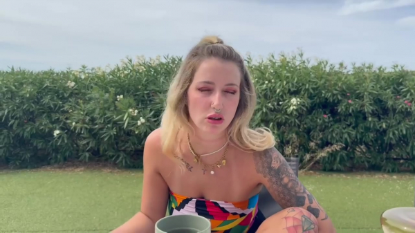 new JacquieEtMichelTV Livia 28 knows what she wants