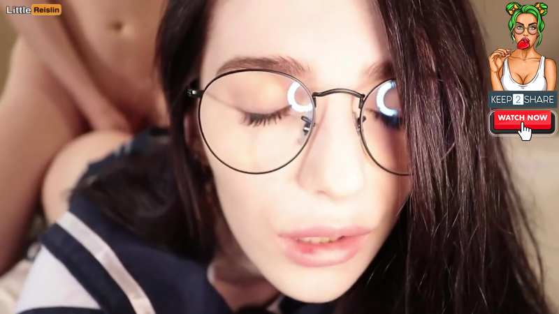 My Friend Suddenly Fucked Me While I Scrolling Twitter! – LittleReislin